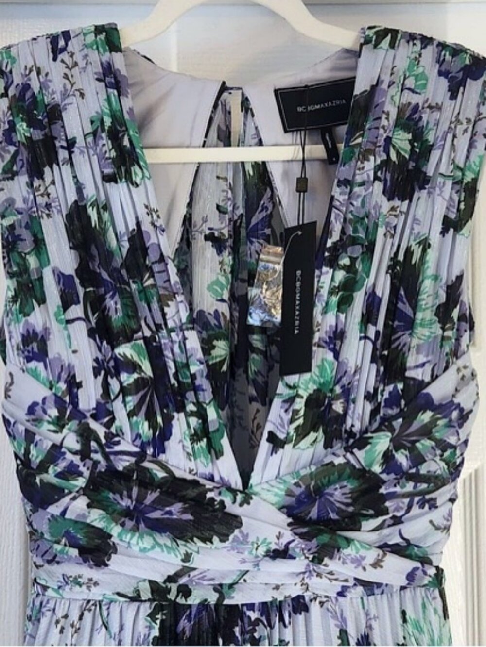 BCBGMAXAZRIA NWT Purple Floral Pleated Maxi Dress Sz 6 Deep V Twist Front